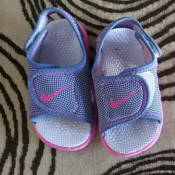 Other - Girl's 4/5 Nike sandles